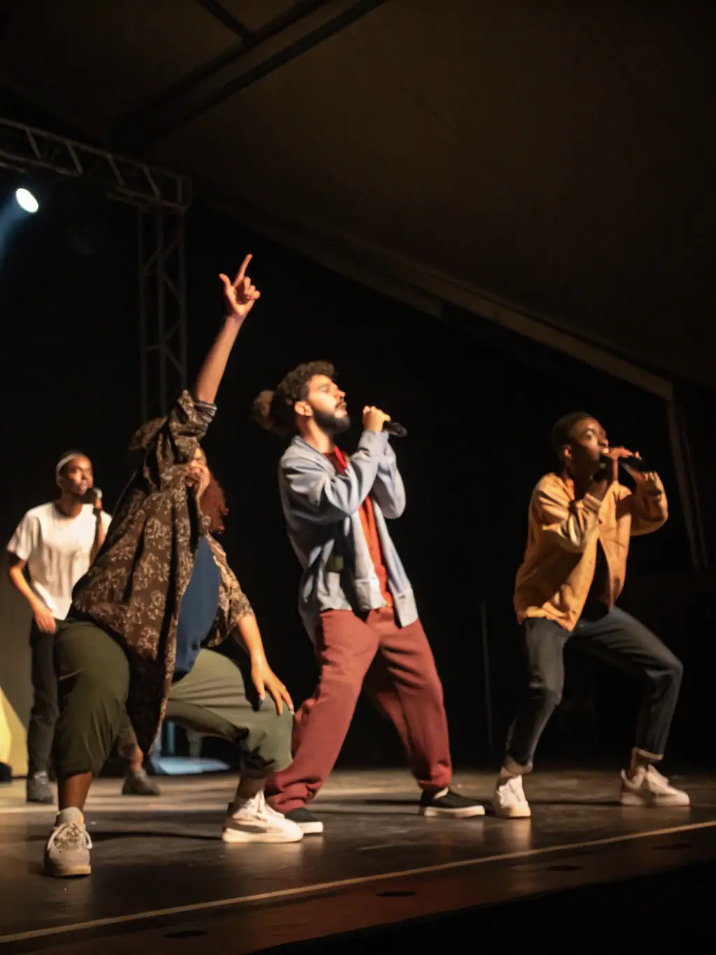 A dynamic image of a live cultural performance supported by GROSSO MODO, featuring diverse artists on stage, emphasizing the organization's role in promoting cultural events.